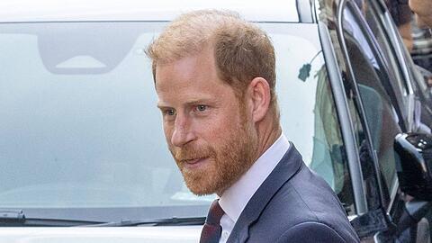 Prinz Harry soll mit seiner Familie noch im August zur&uuml;ck nach Gro&szlig;britannien ziehen.
