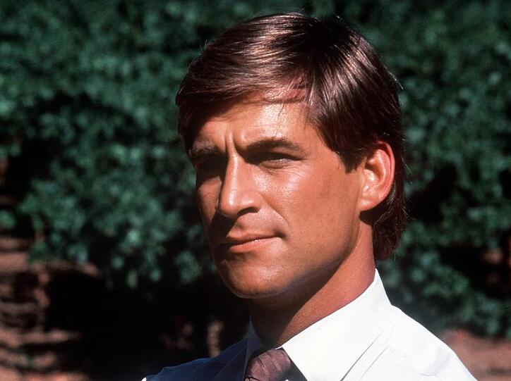 Simon MacCorkindale als Greg Reardon in der US-Erfolgsserie «Falcon Crest» (Archivfoto von 1985).