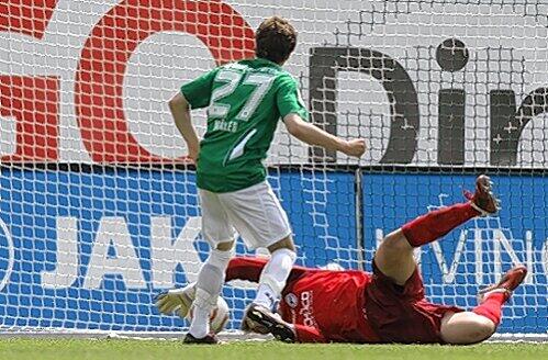 Endlich ist mal wieder einer drin: Fürths Nicolai Müller beendete gegen Bielefeld seine Torflaute. Die Kollegen noch nicht.