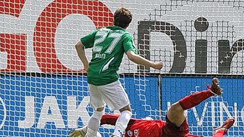 Endlich ist mal wieder einer drin: Fürths Nicolai Müller beendete gegen Bielefeld seine Torflaute. Die Kollegen noch nicht.