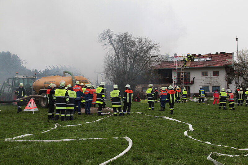 Warum der Bauernhof in Hagenberg in Flammen aufging, ist bisher nicht bekannt.