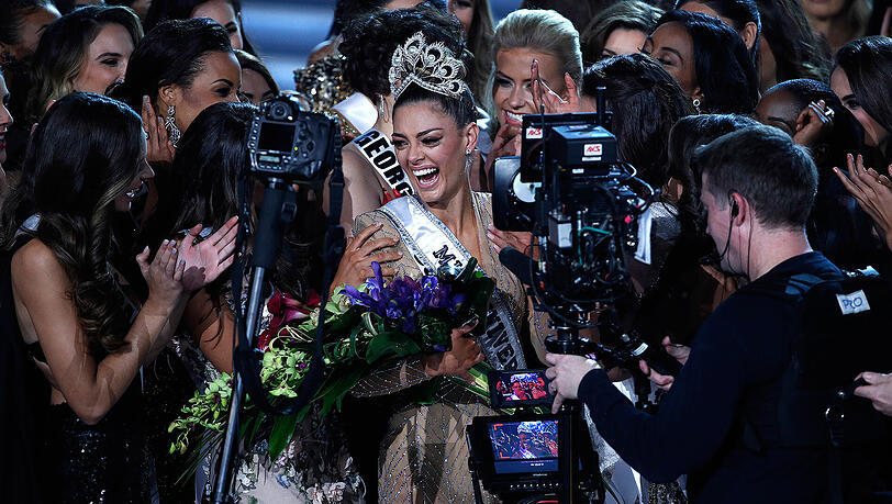 Die Südafrikanerin Demi-Leigh Nel-Peters bei der Krönung zur "Miss Universe". Die Südafrikanerin Demi-Leigh Nel-Peters bei der Krönung zur "Miss Universe".