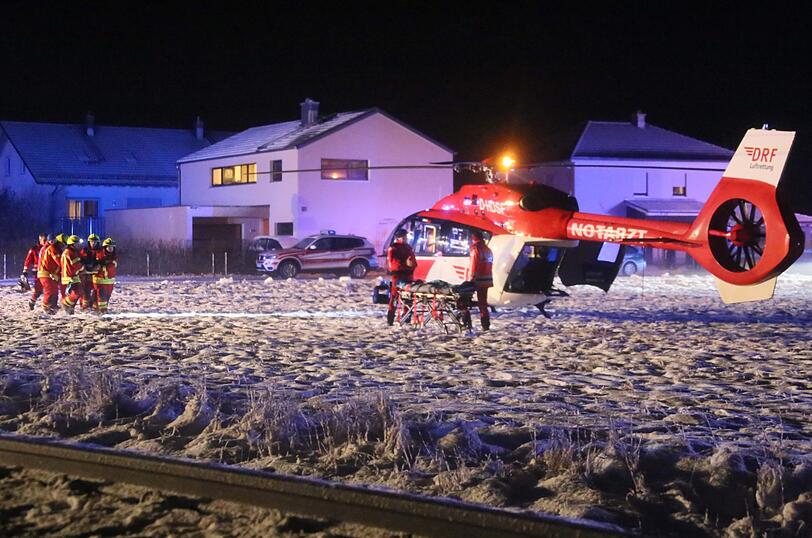 Am Sonntagabend ereignete sich in Töging ein schlimmes Zugunglück. Zwei Teenager wurden dabei schwer verletzt.