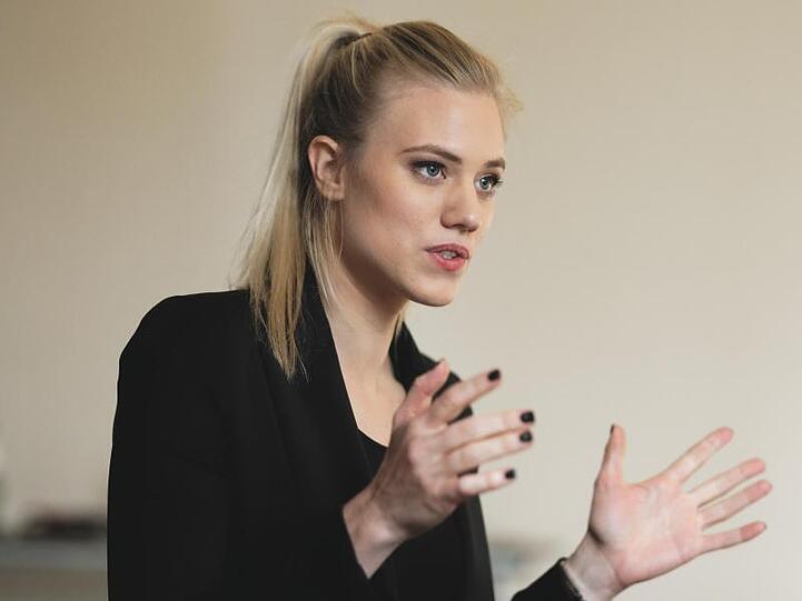 Larissa Marolt geht unter die Schauspielerinnen.