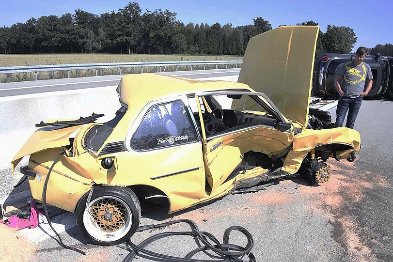 Ein tonnenschwerers SUV war in den Oldtimer gerast.