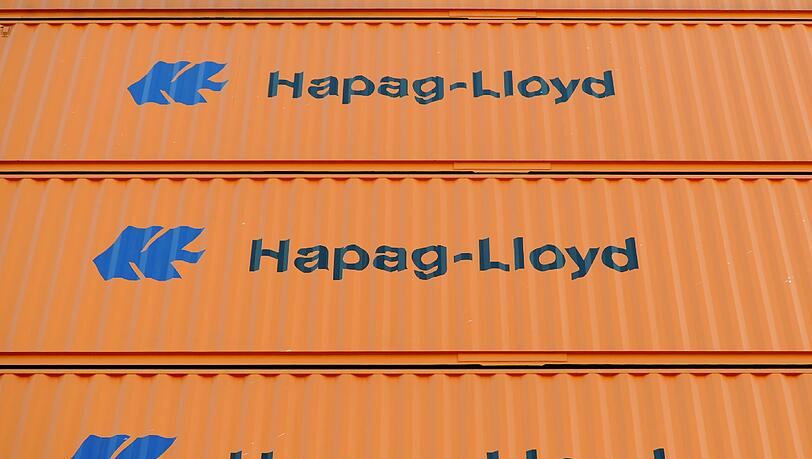 Durch den Zusammenschluss wird Hapag-Lloyd mit dann 237 Schiffen die fünftgrößte Container-Reederei der Welt. Foto: Angelika Warmuth Durch den Zusammenschluss wird Hapag-Lloyd mit dann 237 Schiffen die fünftgrößte Container-Reederei der Welt. Foto: Angelika Warmuth