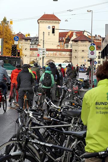 Eine Stunde lang lief am Dienstag die Radldemo an der Zweibrückenstraße vorm Isartor.