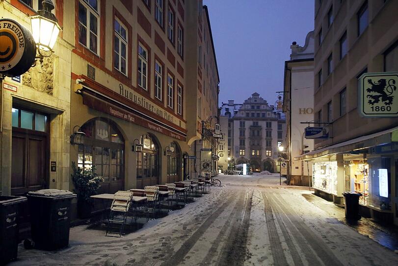 Mal ganz ohne Touristen: die Orlandostraße mit Blick Richtung Platzl.