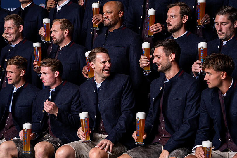 Die Stars des FC Bayern beim alljährlichen Lederhosen-Shooting von Paulaner. Die Stars des FC Bayern beim alljährlichen Lederhosen-Shooting von Paulaner.