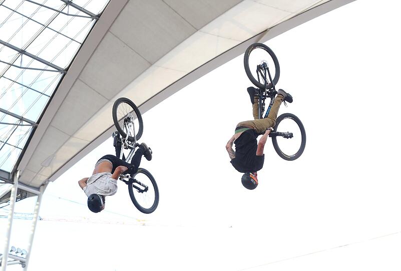 Models und Mountainbiker am Flughafen: Die Bilder vom "Schöne Münchnerin"-Wildcard-Event beim "Bike & Style"-Festival zum Durchklicken.