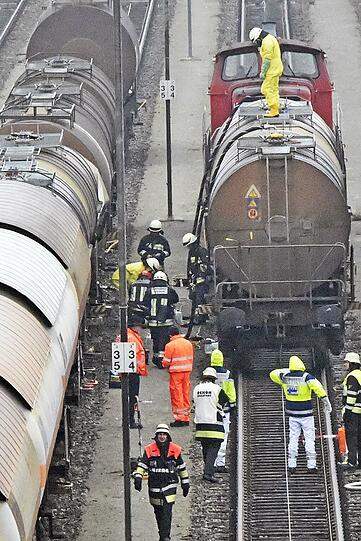 Von Sonntagvormittag an waren die Rettungskräfte über mehrere Stunden im Einsatz.