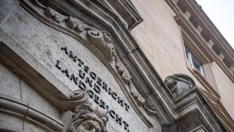 Der Schriftzug "Amtsgericht und Landgericht" ist an einer Fassade des Gerichtsgebäudes zu sehen. Foto: Lino Mirgeler/dpa Der Schriftzug "Amtsgericht und Landgericht" ist an einer Fassade des Gerichtsgebäudes zu sehen. Foto: Lino Mirgeler/dpa
