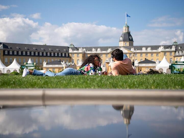 Nach den Wolkenbrüchen bringt Hoch "Ophelia" Deutschland zumindest kurzzeitig freundliches Wetter.