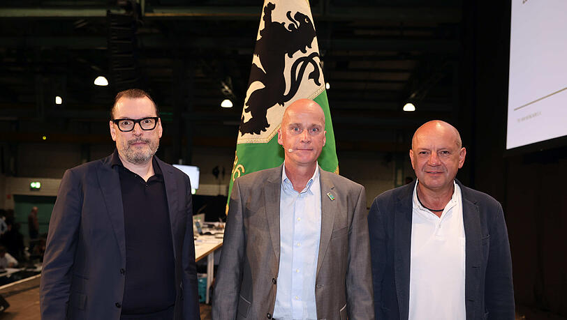 Das Präsidium des TSV 1860: Vize Präsident Karl-Christian Bay, Präsident Robert Reisinger und Norbert Steppe.