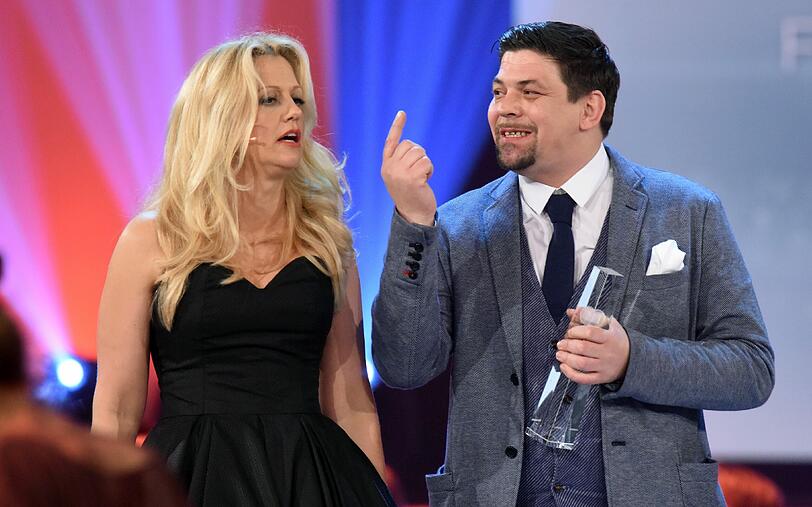 Kategorie «Bestes Factual Entertainment und Bestes Infotainment", Kitchen Impossible, Tim Mälzer und Moderatorin Barbara Schöneberger