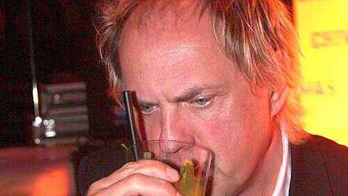 Uwe Ochsenknecht zieht seinen Whiskey-Test durch. Uwe Ochsenknecht zieht seinen Whiskey-Test durch.