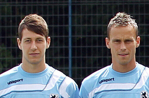 Das offizielle Mannschaftsfoto des TSV 1860: Wer lächelt - wer schaut grimmig? Die Löwen zum Durchklicken!
