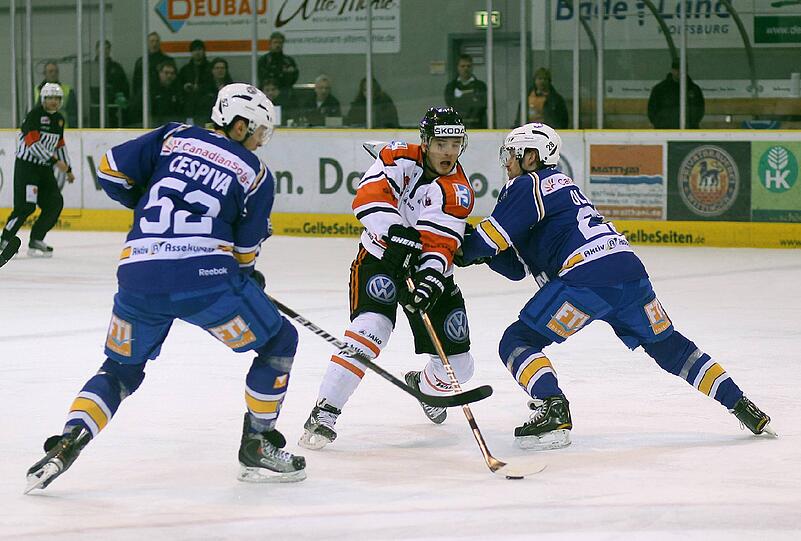 v.l.: David Cespiva (EHC München), John Laliberte (EHC Wolfsburg), Jens Olsson (EHC München)