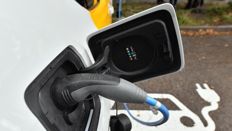 Ein Elektroauto lädt an einer Ladestation. Foot: Hendrik Schmidt/Archivbild Foto: Hendrik Schmidt Ein Elektroauto lädt an einer Ladestation. Foot: Hendrik Schmidt/Archivbild Foto: Hendrik Schmidt