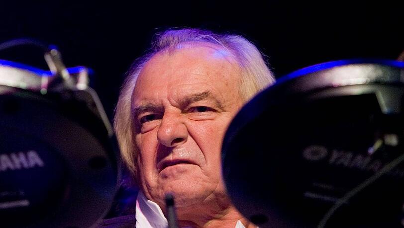 Alan White während eines Auftritts mit seiner Band Yes im kalifornischen San Diego. Alan White während eines Auftritts mit seiner Band Yes im kalifornischen San Diego.