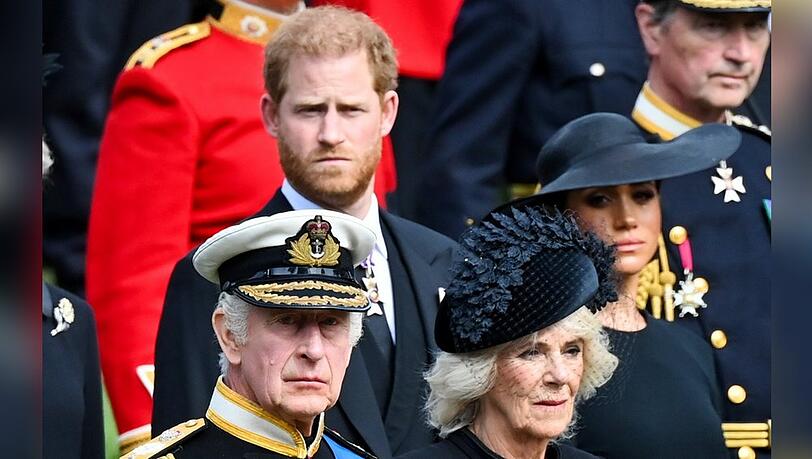 Prinz Harry (h.l.) und Königsgemahlin Camilla (v.r.) bei einer gemeinsamen Veranstaltung. Prinz Harry (h.l.) und Königsgemahlin Camilla (v.r.) bei einer gemeinsamen Veranstaltung.