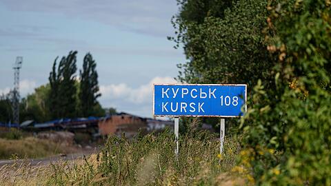 Während Russland seine Region Kursk komplett von den ukrainischen Truppen zurückerobert haben will, gehen die Kämpfe laut Militärführung in Kiew aber weiter. (Archivbild)