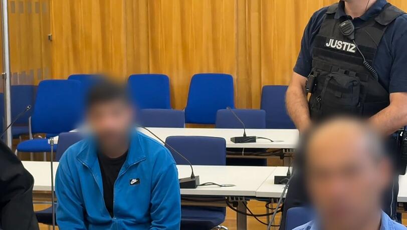 Die beiden angeklagten Lastwagenfahrer sollen sich mit dem späteren Opfer unter anderem über den Ukraine-Krieg gestritten haben.