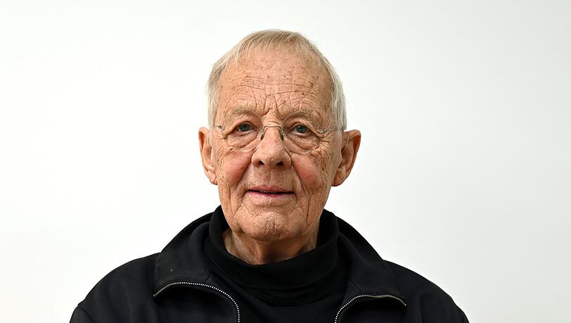 Becker ist vor allem als "Otto Stein" im TV-Dauerbrenner "In aller Freundschaft" bekannt geworden. Becker ist vor allem als "Otto Stein" im TV-Dauerbrenner "In aller Freundschaft" bekannt geworden.