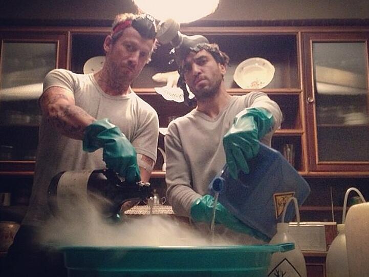 Wotan Wilke Möhring (l.) und Elyas M'Barek spielen "Breaking Bad" nach