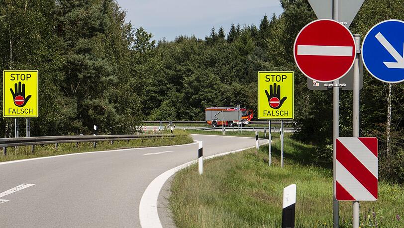 Manche Fahrer werden durch Schilder an Autobahnauffahrten verwirrt. Foto: Hubert Jakob Denk/mediendenk/dpa