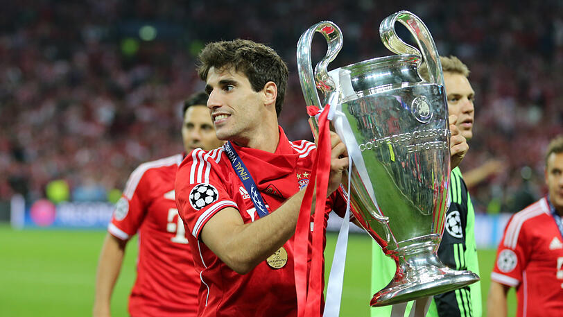 Javi Martínez 2013 mit dem Champions-League-Pokal.