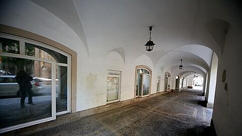 Schräg gegenüber vom Literaturhaus: Leerstehender Laden am Salvatorplatz.