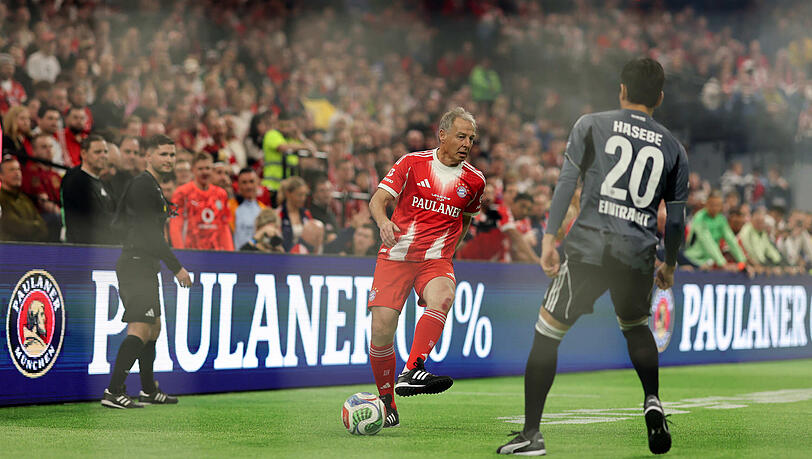 Genial! J&uuml;rgen Klinsmann mit einem No-Look-Pass.