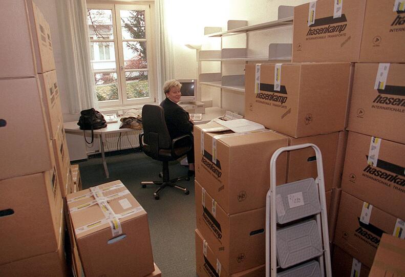Elektrogeräte, Fotoapparate, Parfüms, Schuhe und Bekleidung. Rund 100 Umzugskisten waren für den Abtransport notwendig.(Symbolbild)