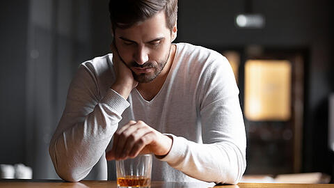 Tägliche Gedanken an Alkohol sind Anzeichen für eine beginnende Sucht
