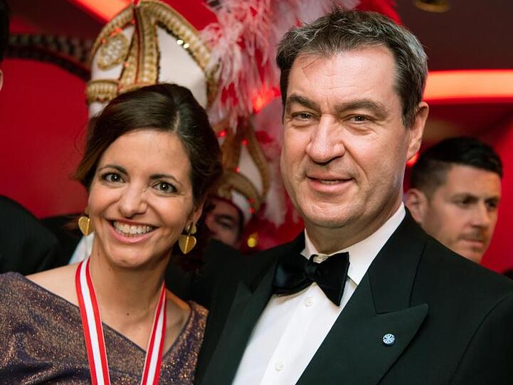 Markus Söder (CSU), Ministerpräsident von Bayern, und Kristina Frank, Oberbürgermeisterkandidatin. Foto: Sven Hoppe/dpa