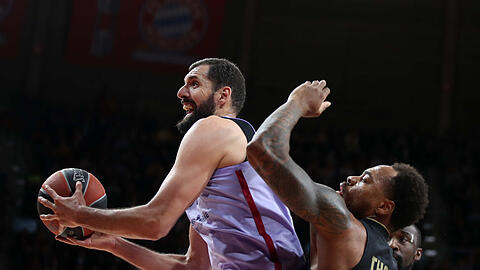 Nicht zu stoppen für Deshaun Thomas (r.) und die Basketballer des FC Bayern: Barcelonas Superstar Nikola Mirotic (l.).