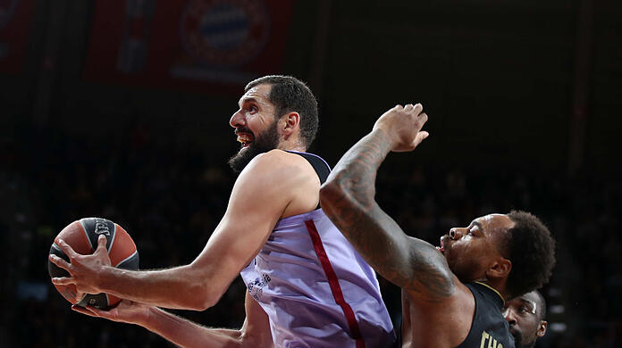 Nicht zu stoppen für Deshaun Thomas (r.) und die Basketballer des FC Bayern: Barcelonas Superstar Nikola Mirotic (l.).