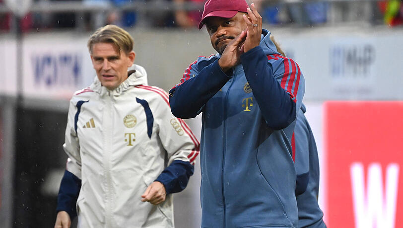 Gutes Verhältnis: Freund und Cheftrainer Vincent Kompany (r.). Gutes Verhältnis: Freund und Cheftrainer Vincent Kompany (r.).