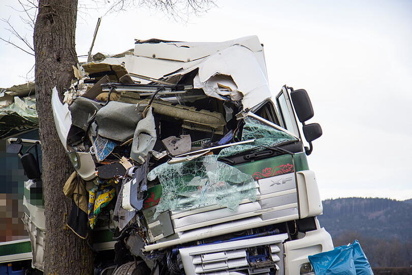 Die Bilder vom Lkw-Unfall in Anger.