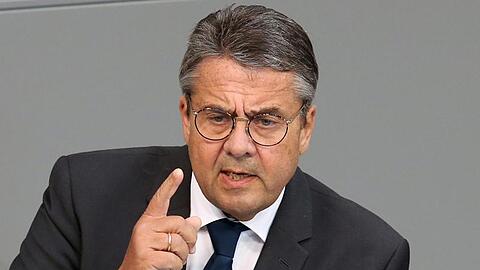 Sigmar Gabriel hat sein Mandat als Abgeordneter im Deutschen Bundestag aufgegeben, wird aber nicht zum Automobilverband VDA wechseln.