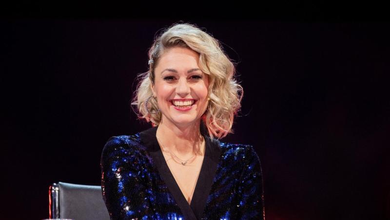 Ruth Moschner vom Rateteam sitzt in der Prosieben-Show "The Masked Singer".