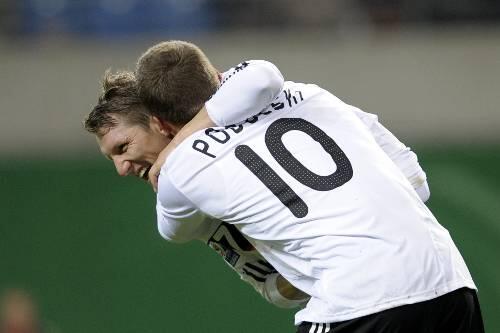 Bastian Schweinsteiger und Lukas Podolski hatten beim 4:0 gegen Liechtenstein mal wieder gute Laune.