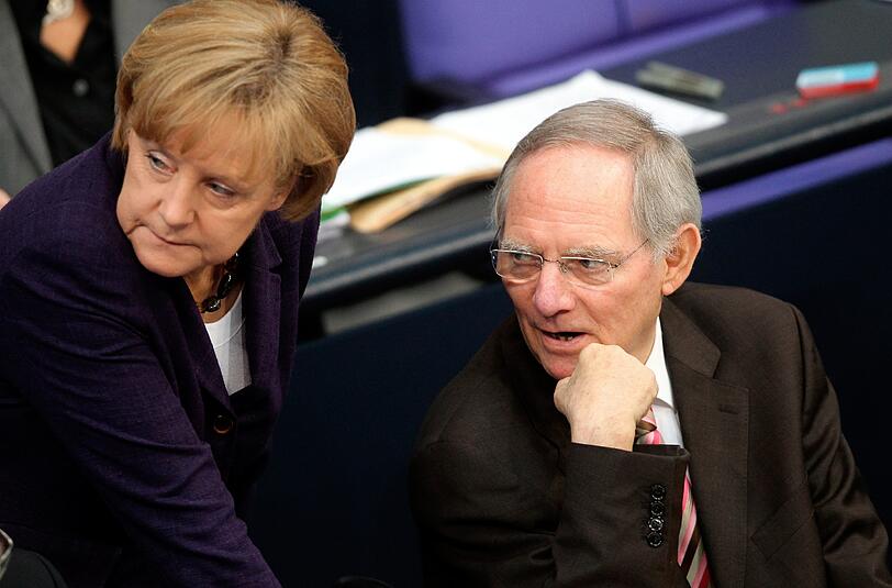 Angela Merkel und Wolfgang Schäuble während der ersten Bundestagsabstimmung zur Griechenland-Hilfe 2010.