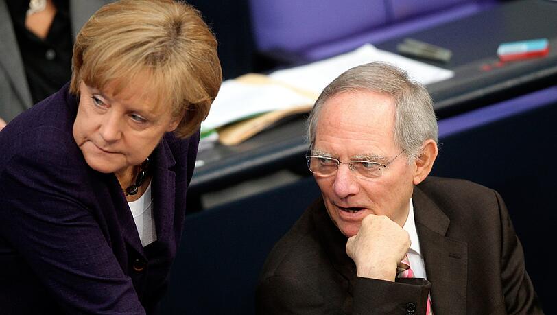 Angela Merkel und Wolfgang Schäuble während der ersten Bundestagsabstimmung zur Griechenland-Hilfe 2010. Angela Merkel und Wolfgang Schäuble während der ersten Bundestagsabstimmung zur Griechenland-Hilfe 2010.