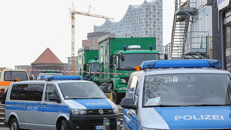 Der großangelegte Tauch-Einsatz am Donnerstag in der Elbe blieb erfolglos. Weiterhin haben die Ermittler keine Spur vom vermissten HSV-Manager Timo Kraus.