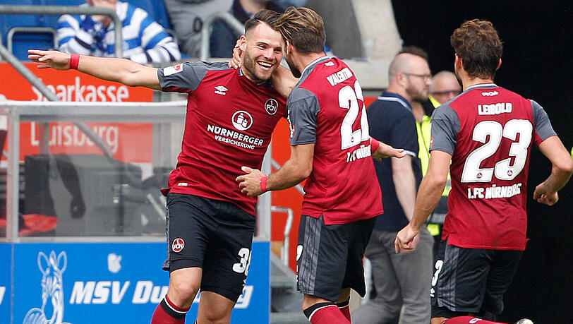 Der Nürnberger Torschütze zum 3:0, Eduard Löwen (l), jubelt mit Enrico Valentini (M) und Tim Leibold. Der Nürnberger Torschütze zum 3:0, Eduard Löwen (l), jubelt mit Enrico Valentini (M) und Tim Leibold.