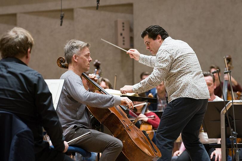 Alban Gerhardt und Cristian Macelaru bei einer Probe.