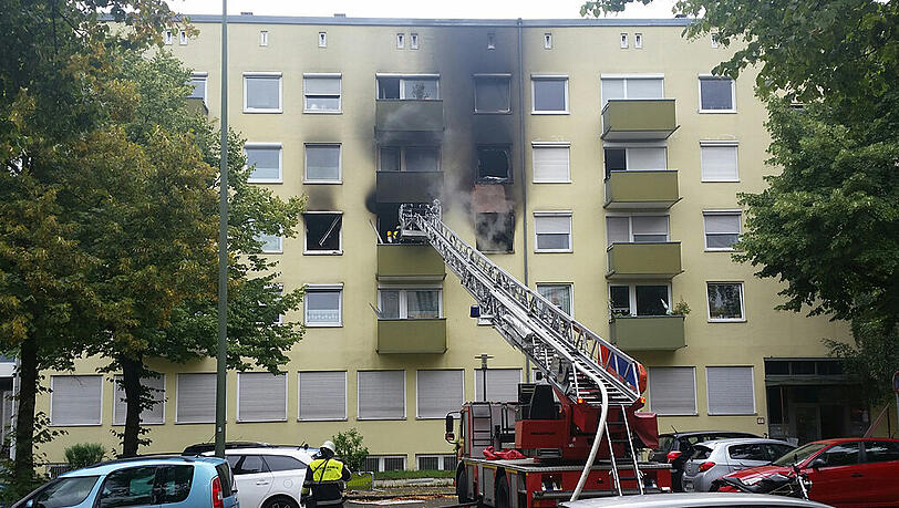 Die völlig ausgebrannte Wohnung in der Zillertalstraße. Die völlig ausgebrannte Wohnung in der Zillertalstraße.
