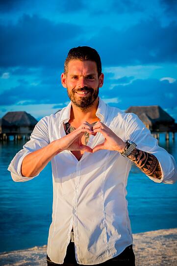 Auch Daniel glaubt, dass er bereits seine Eva gefunden hat und verlässt mit Sarah die Insel.